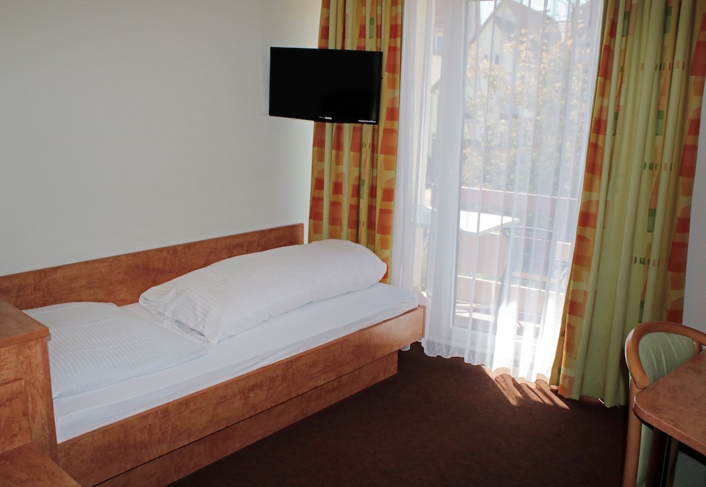 Basic Single Room photo 2