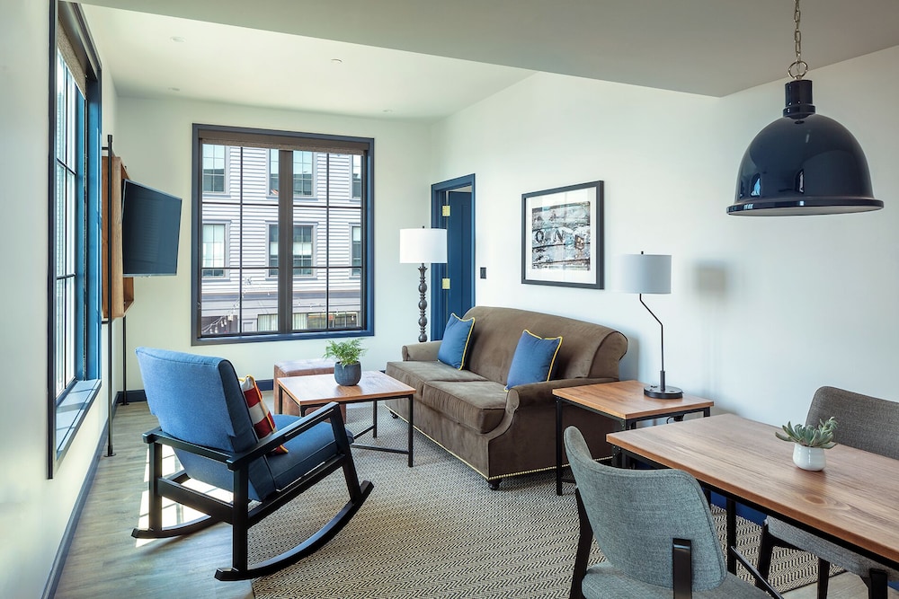 Suite (Commerce) photo 1