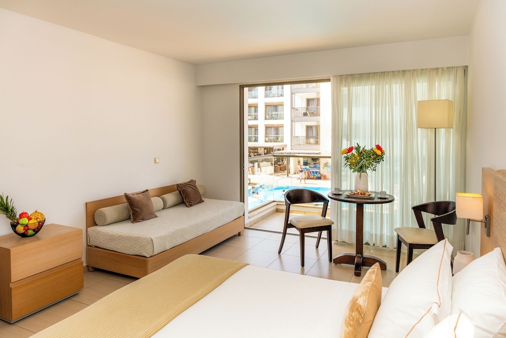 Superior Room, 1 Bedroom, Pool View