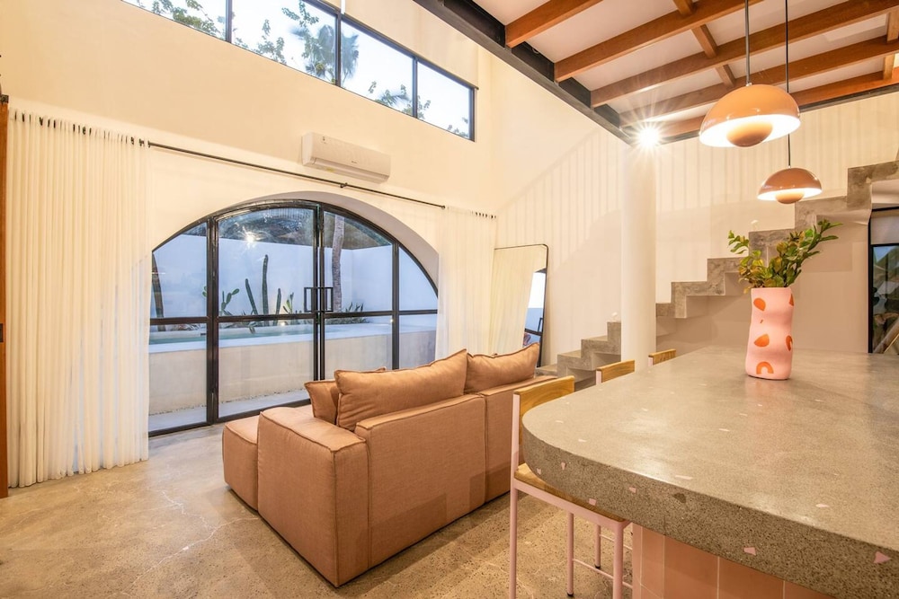 Villa photo 2