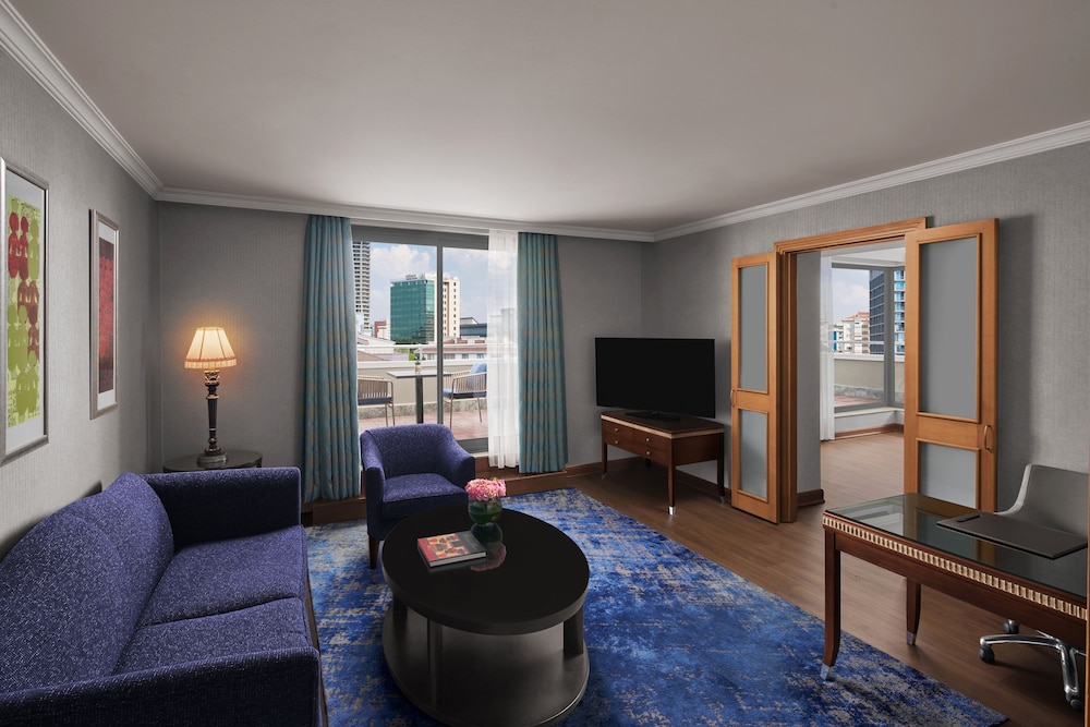 Executive Suite, 1 King Bed with Sofa bed, City View - Photo 1