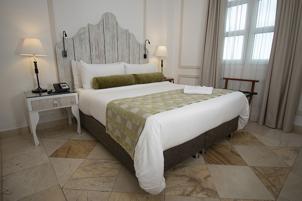 Room, 1 Queen Bed, Non Smoking - Photo 2