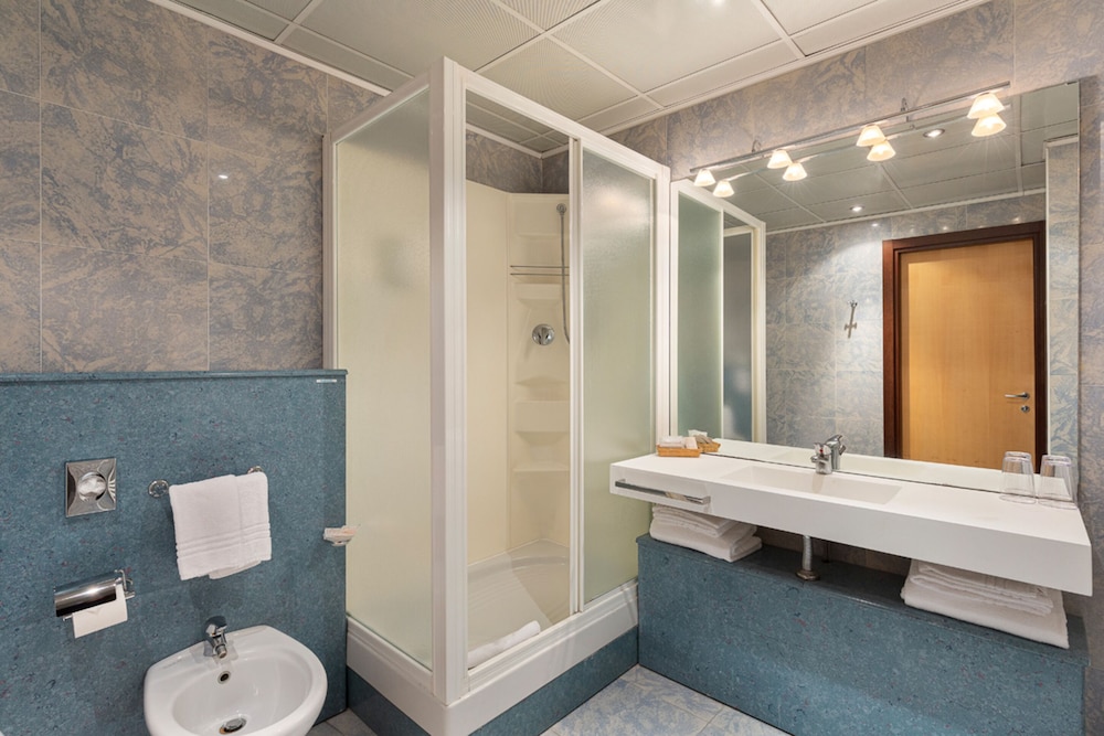 Deluxe Quadruple Room - Photo 14