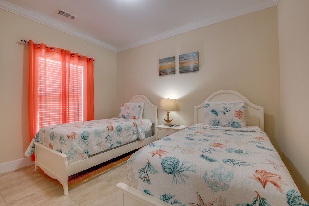 House, 4 Bedrooms, Private Pool (3 Bathrooms - Bikini Bottom) photo 1