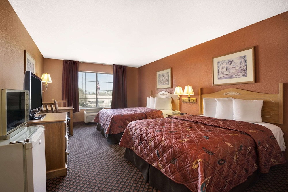 Room, 2 Queen Beds, Non Smoking - Photo 1