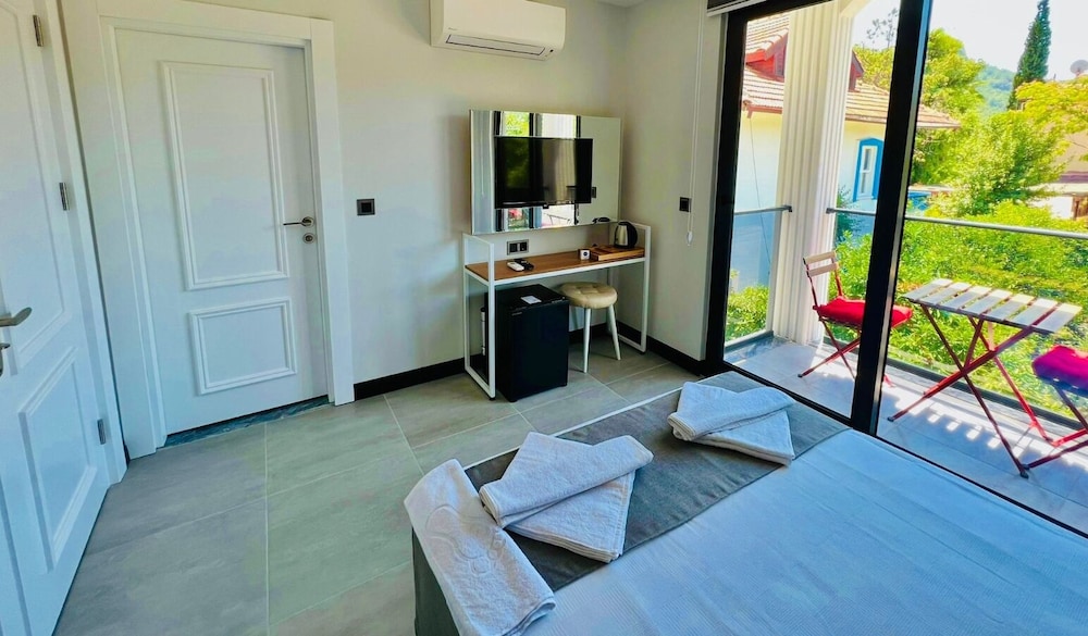 Deluxe Room - Photo 1