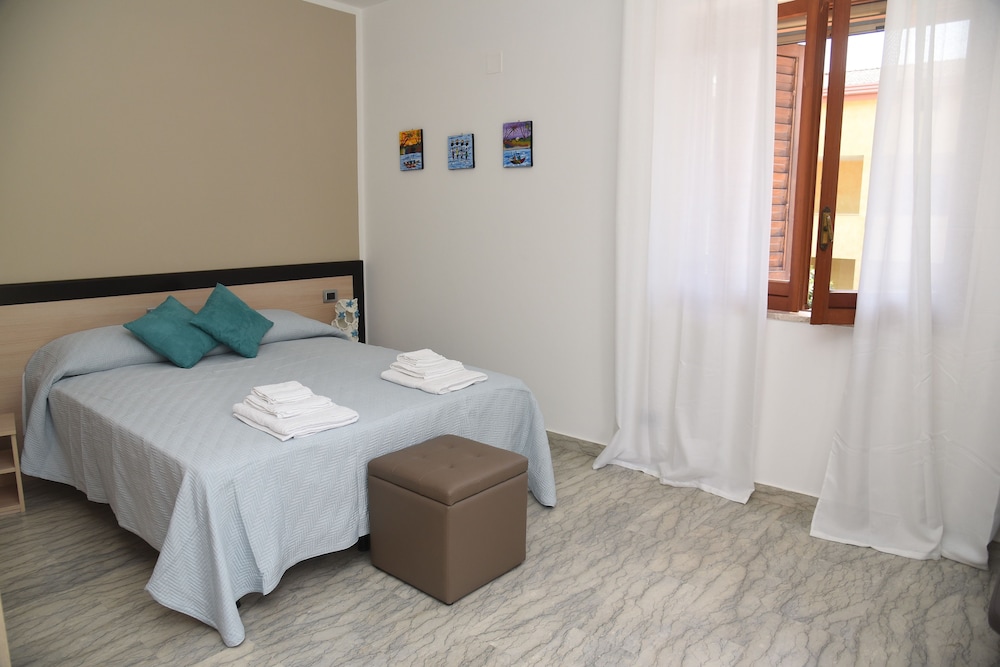 Deluxe Double Room, Courtyard View (with extra bed) photo 1
