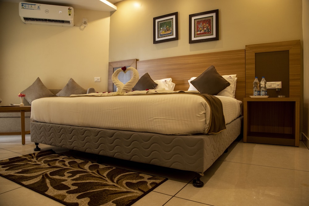 Deluxe Double Room, Partial Sea View photo 2