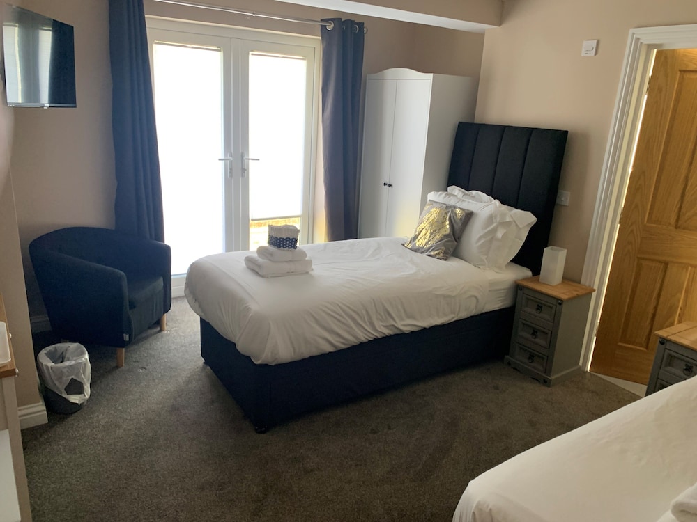 Deluxe Double or Twin Room, Ensuite - Photo 3