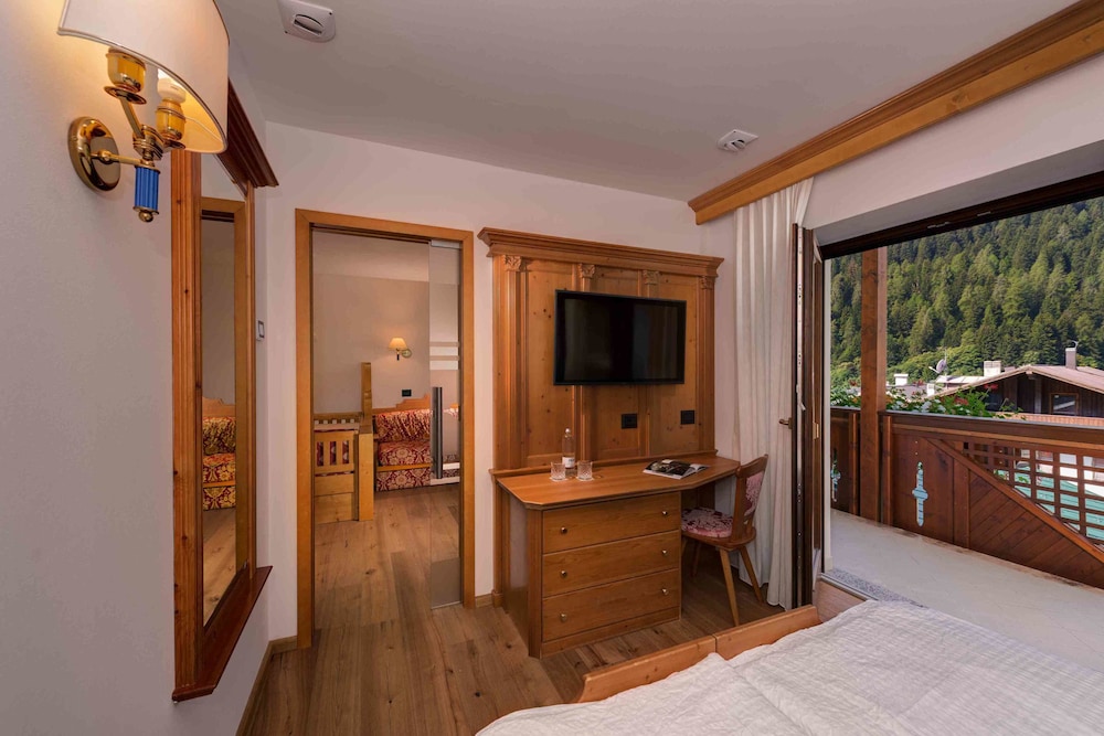 Suite, Balcony, Mountainside photo 1