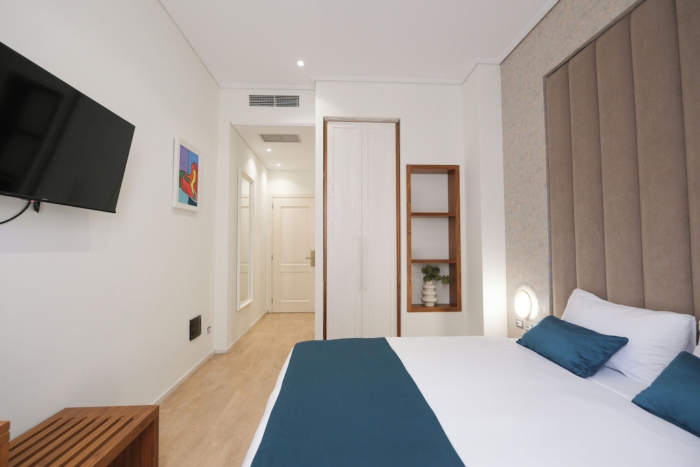 Superior Double Room, 1 King Bed, Non Smoking, City View photo 2