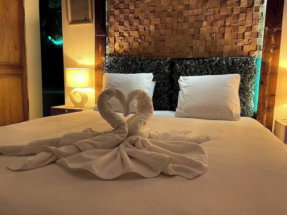 Comfort Room, City View