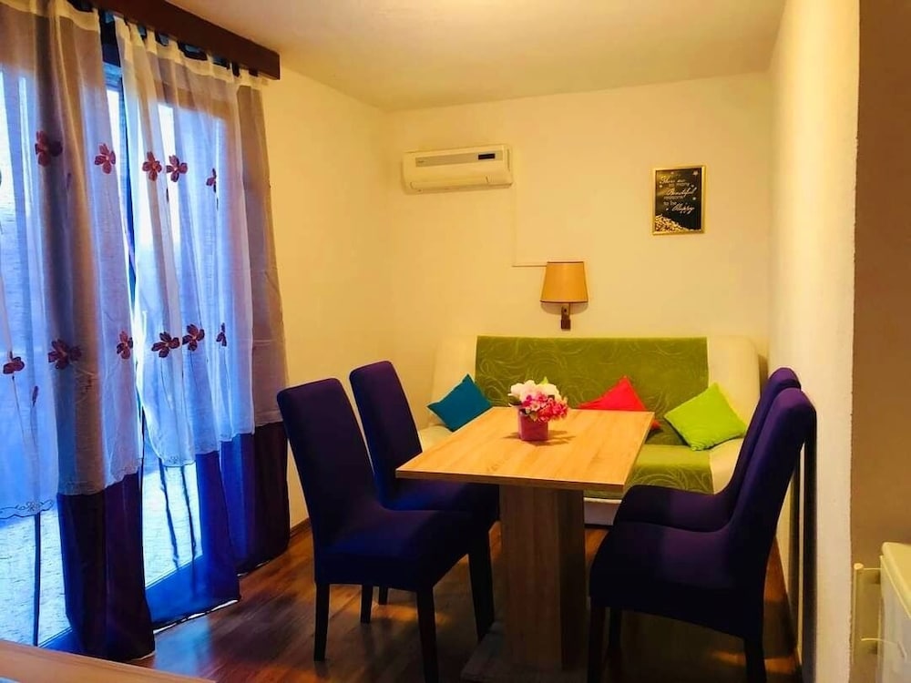 Apartment (Sandra - quiet & close to the beach -) photo 2