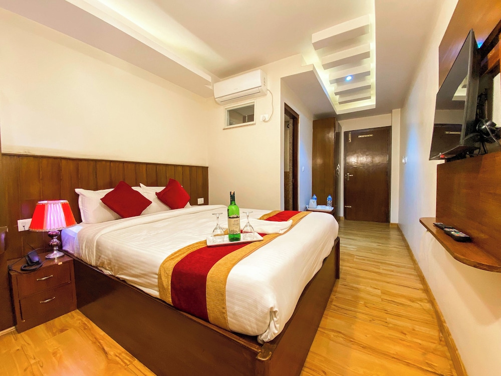 Deluxe Double or Twin Room - Photo 9