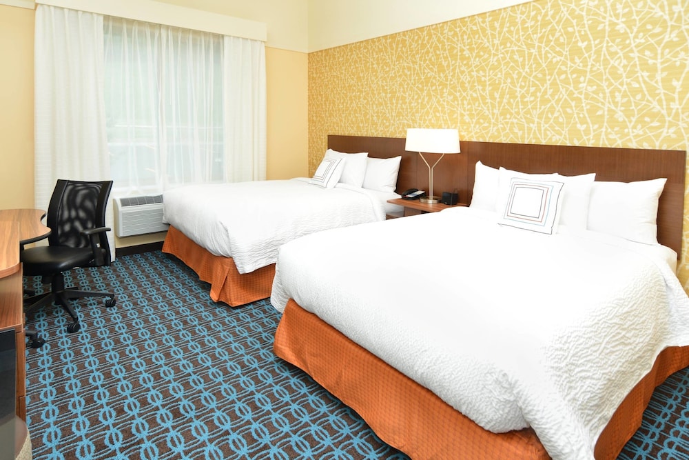 Room, 2 Queen Beds (Mobility/Hearing Access, Roll-In Shwr) photo 3