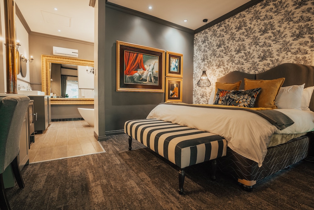 Country Hotel Room Twin