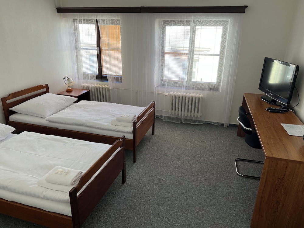 Double Room, 2 Twin Beds, Private Bathroom, City View photo 3