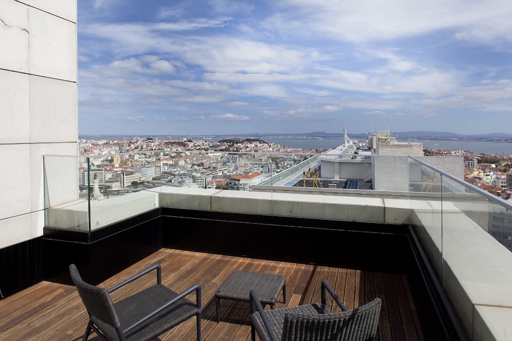 Suite, 1 Queen Bed, Terrace (Two Storey) - Photo 9