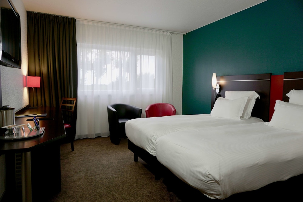 Classic Room, 2 Twin Beds - Photo 1