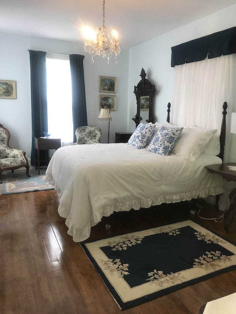 Classic Room, 1 Queen Bed photo 1