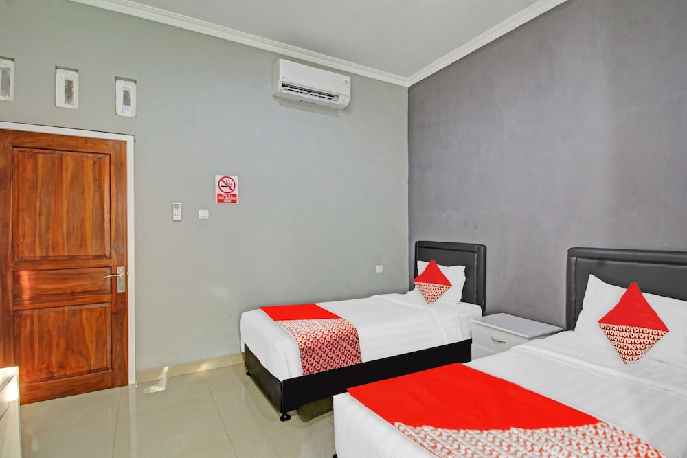 Standard Twin Room - Photo 1