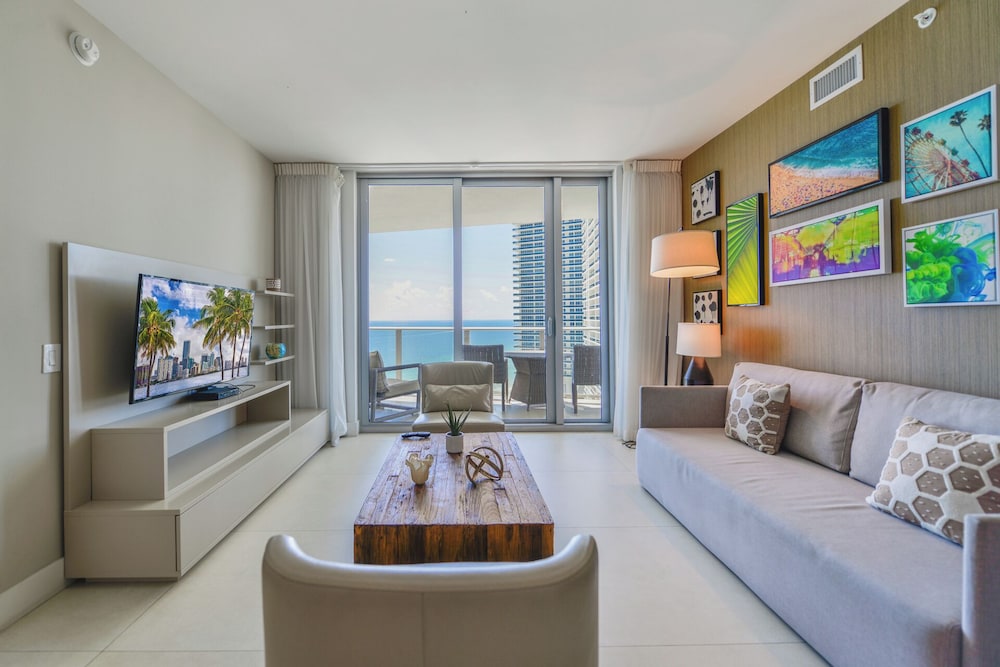 Luxury Condo, 2 Bedrooms, Beach View photo 1