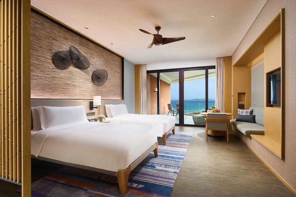 2 Double Beds Standard Oceanfront