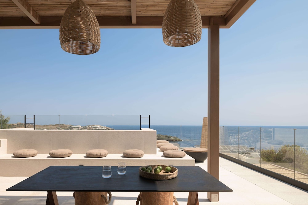 Hilltop Executive Suite with Jacuzzi and Private Pool, Panoramic Sea View - Adults Only - Photo 12