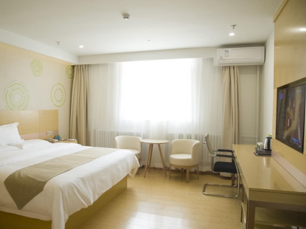 Superior Room, 1 King Bed photo 1