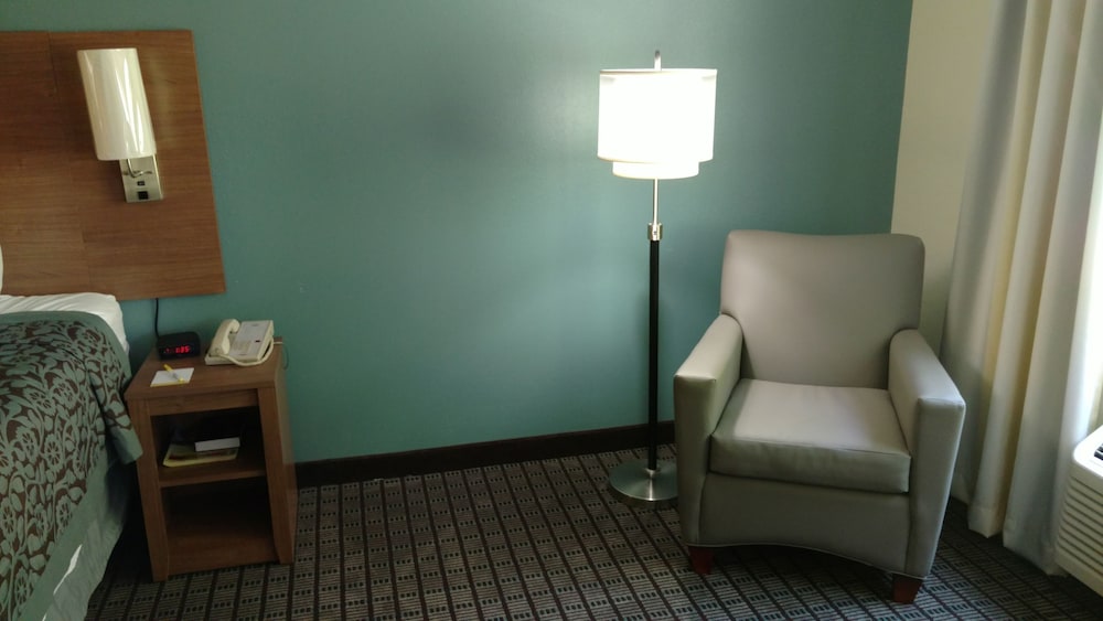 Room, 1 King Bed, Non Smoking - Photo 2