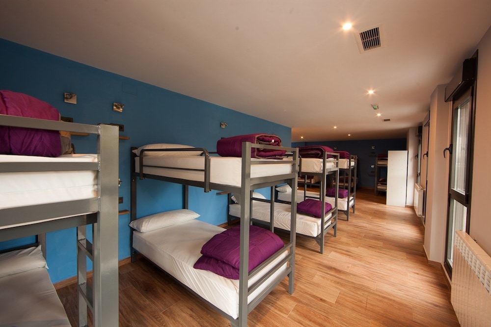 Shared Dormitory, Mixed Dorm, Shared Bathroom (1 Bed In 16 Bed Dorm)