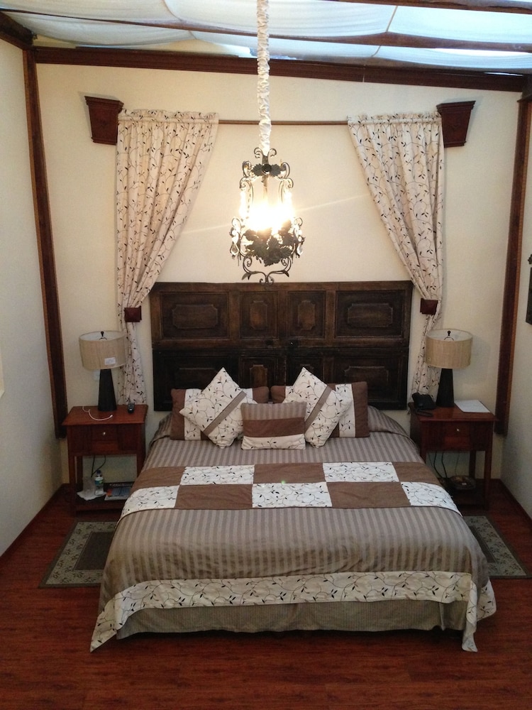 Superior Room, 1 King Bed photo 2