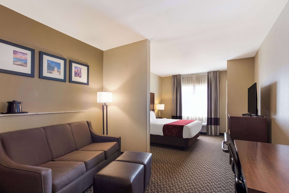 Suite, 1 King Bed, Non Smoking (One) - Photo 3