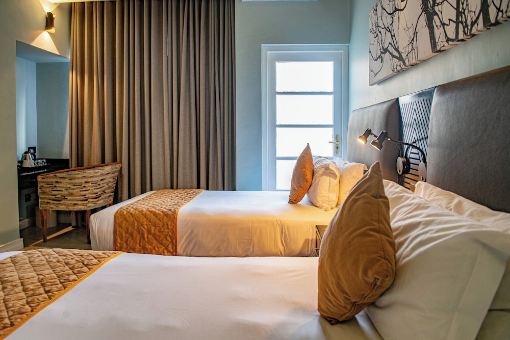 Standard Twin Room - Photo 2