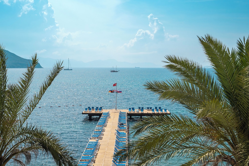 Standard Room, Sea View thumbnail 6