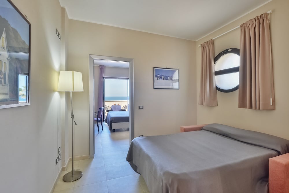 Classic Quadruple Room, 2 Bedrooms photo 2