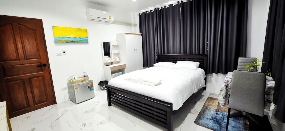 Standard Room, 1 King Bed photo 1