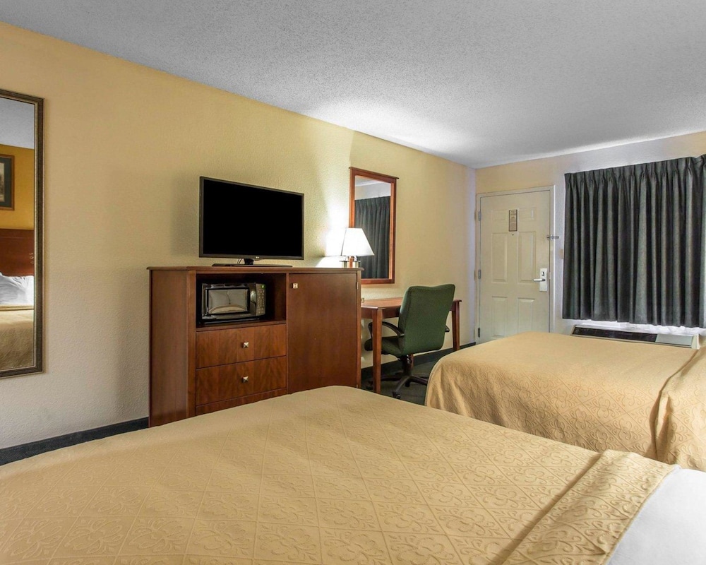 Standard Double Room, 2 Double Beds, Smoking photo 1
