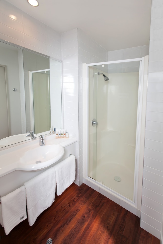 Design Suite, 1 Bedroom, Lake View, Lakeside photo 3