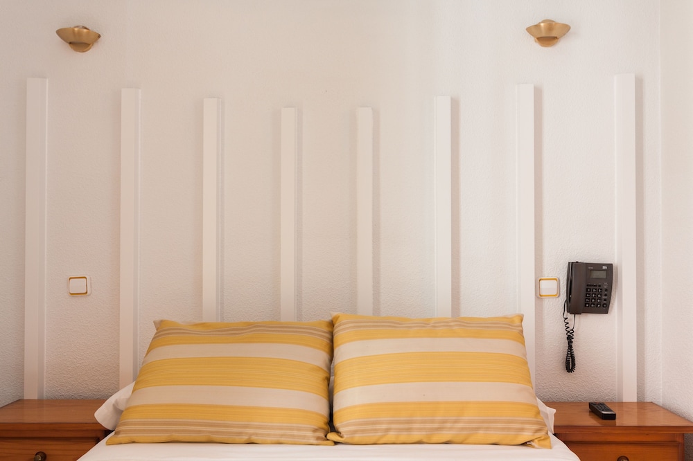 Basic Double Room, Private Bathroom (dbm) - Photo 9