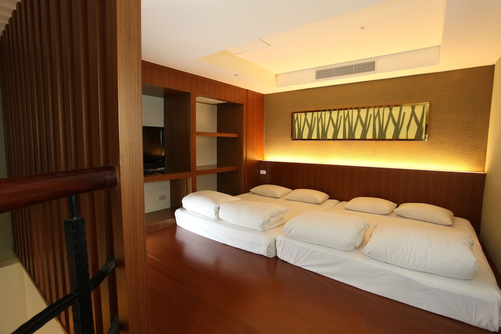Attic Room (Street View) photo 2