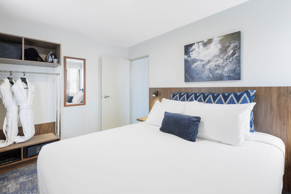Executive Suite - Photo 1