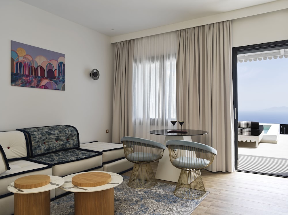 Honeymoon Suite with Sea View and Heated Pool - Photo 16