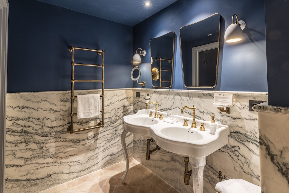 Premium Suite - Photo 24