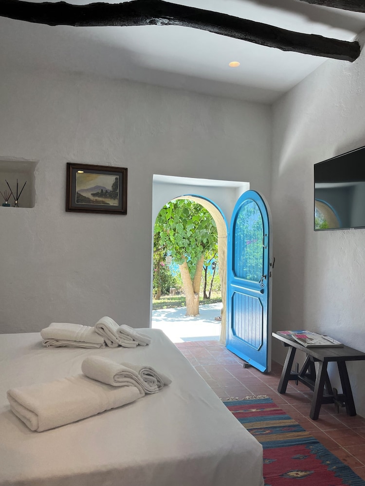 Luxury Quadruple Room, Garden View