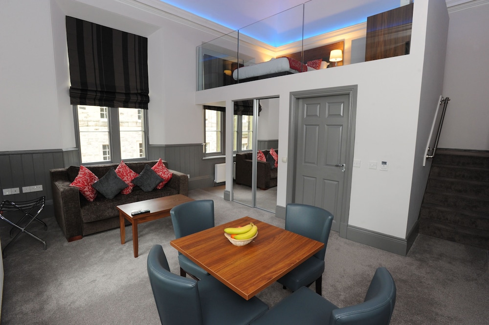 Deluxe Suite, 1 Bedroom (Duplex - Sofa bed for 3 only) photo 2