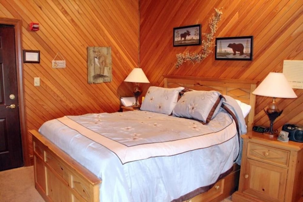 Standard Quadruple Room, Ensuite (Zane Grey) photo 2