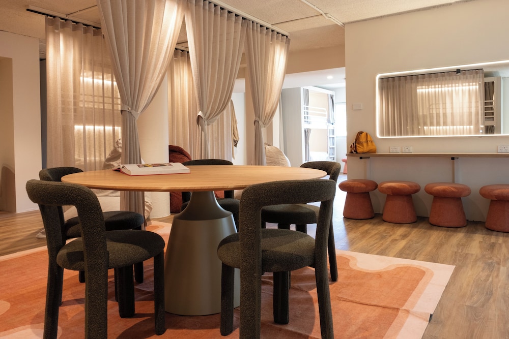 Entire Superior 8 Bed Ensuite Dorm photo 1
