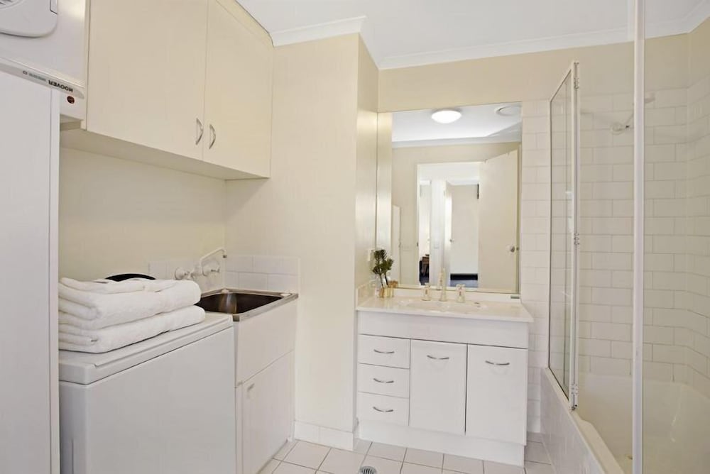 3-Bedroom City View Deluxe Apartment (1 King, 2 Singles, 1 Day Bed, 1 Triple-Bunk) photo 2