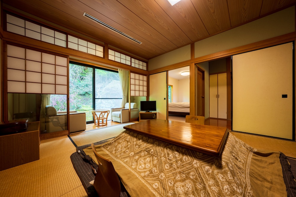 Standard Japanese Western Style Room photo 1